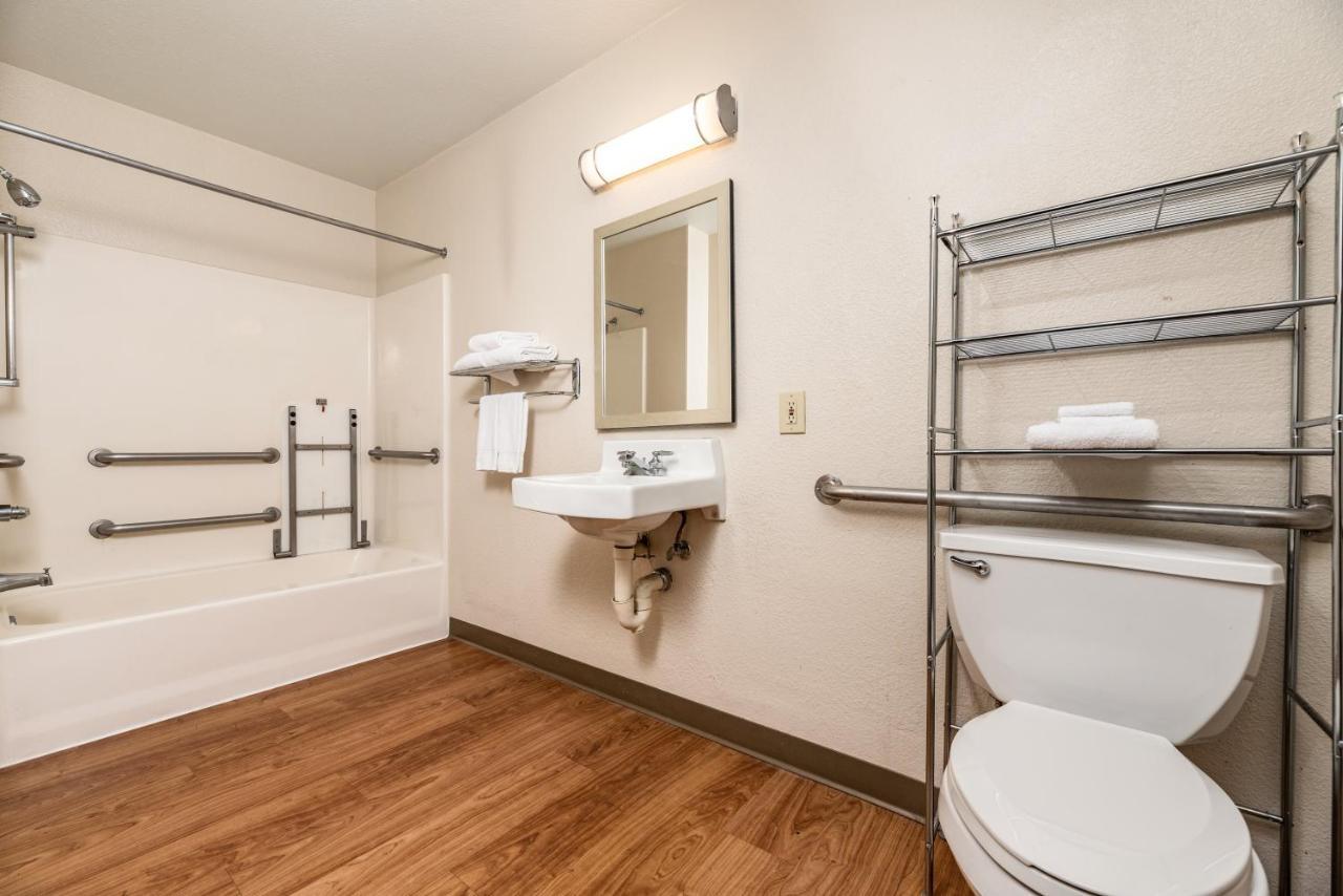 Hotel Hometowne - West Fresno