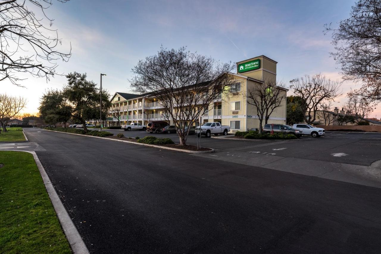 Hotel Hometowne - West