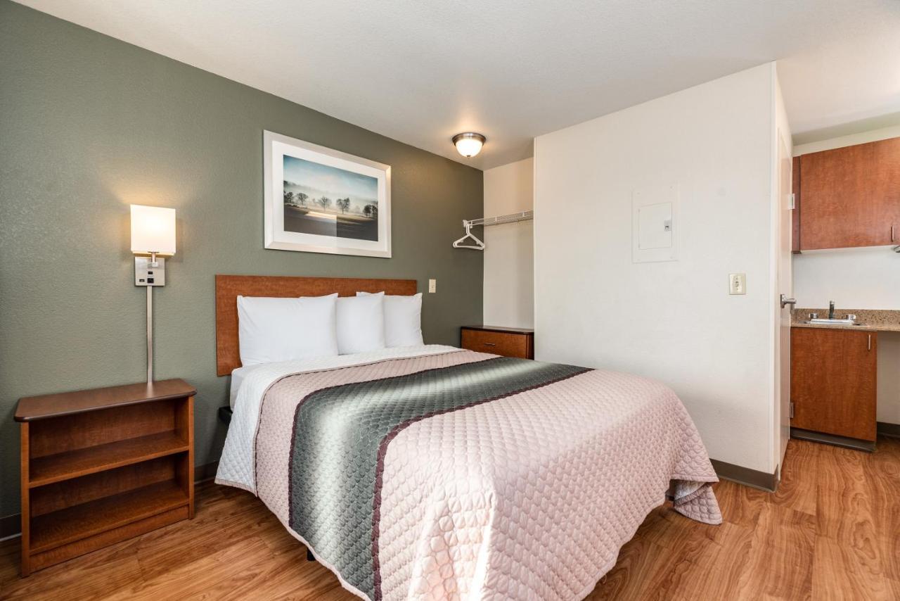 Hotel Hometowne - West