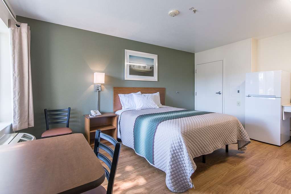Hotel Hometowne - West Fresno