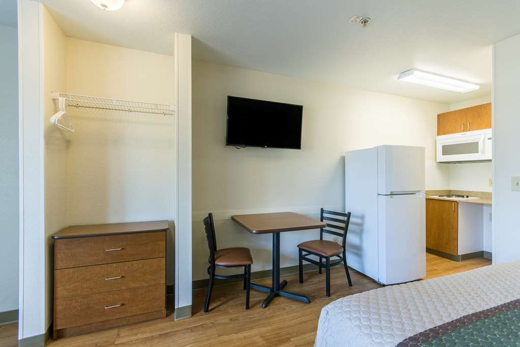 Hotel Hometowne - West
