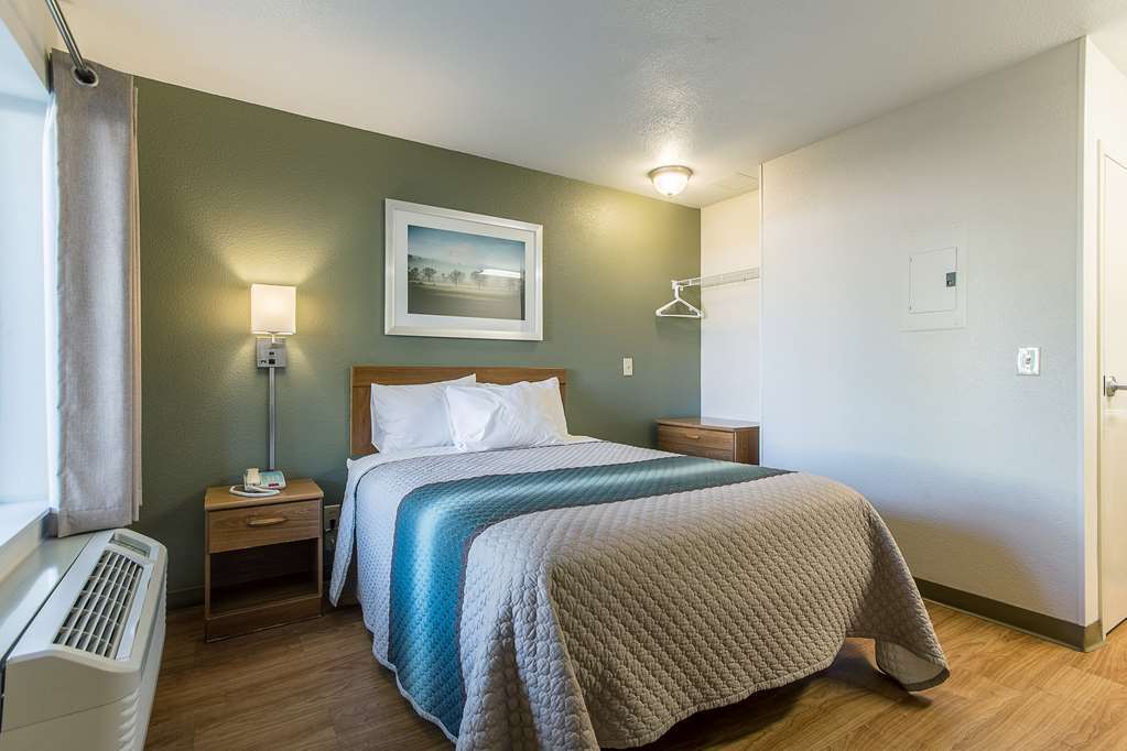 Hotel Hometowne - West