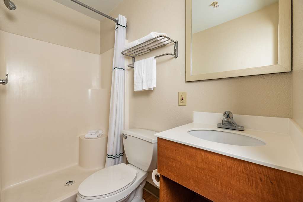 Hotel Hometowne - West Fresno